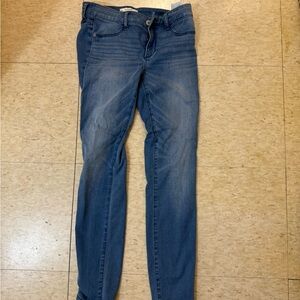 Abercrombie and Fitch medium wash jeans! Size 4R, waist 27 worn a few times!